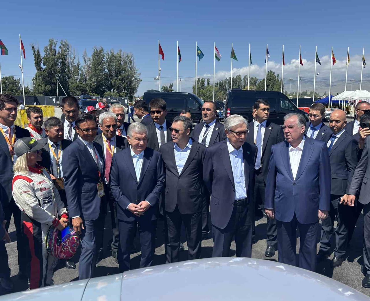 LİDERLER, KIRGIZİSTAN'IN EV SAHİPLİĞİNDE ISSIK GÖL'DE DÜZENLENEN ULUSLARARASI MOTORLU SU SPORLARI...