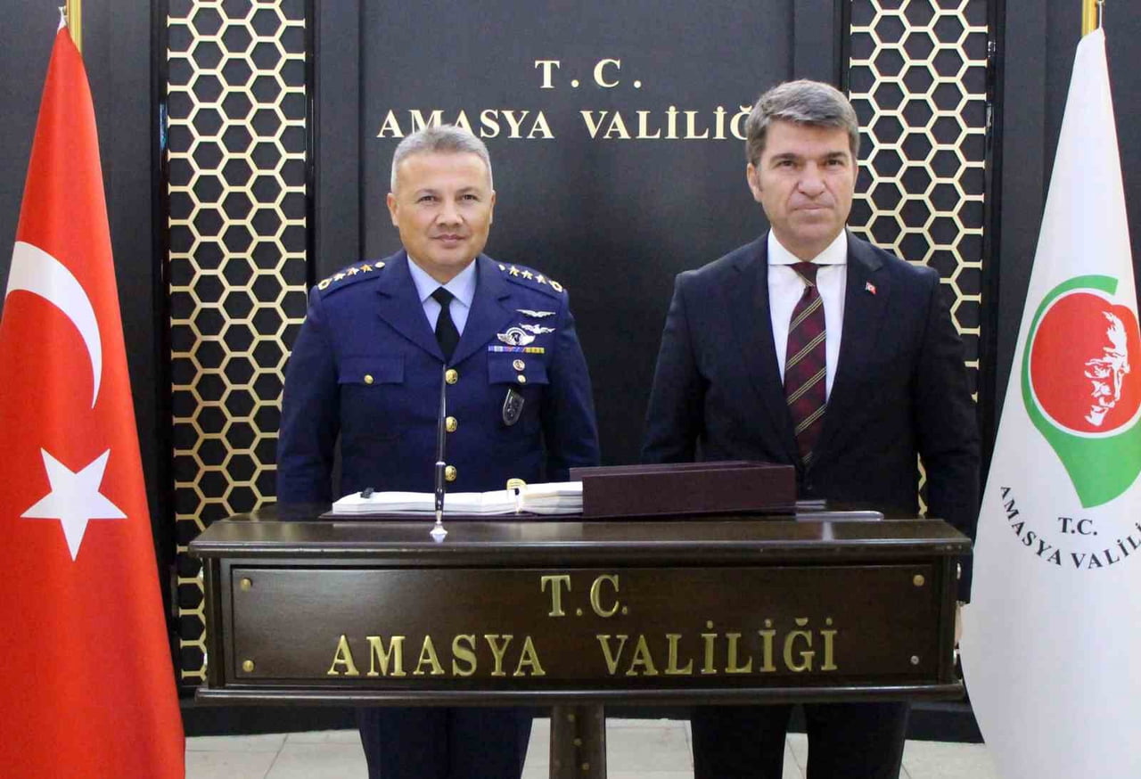 LK TÜRK ASTRONOT ALPER GEZERAVCI (SOLDA), AMASYA VALİSİ ÖNDER BAKAN (SAĞDA) İLE GÖRÜŞTÜ