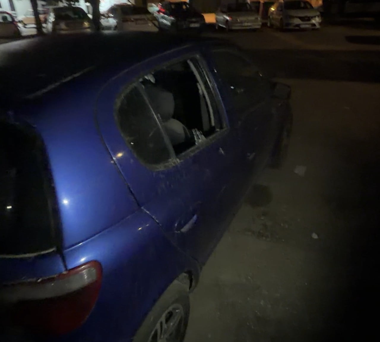 LÜLEBURGAZ İLÇESİNDE OTOPARKTA BULUNAN ÇOK SAYIDA ARAÇ VE KAMYONETİN CAMLARI KALDIRIM TAŞLARIYLA...