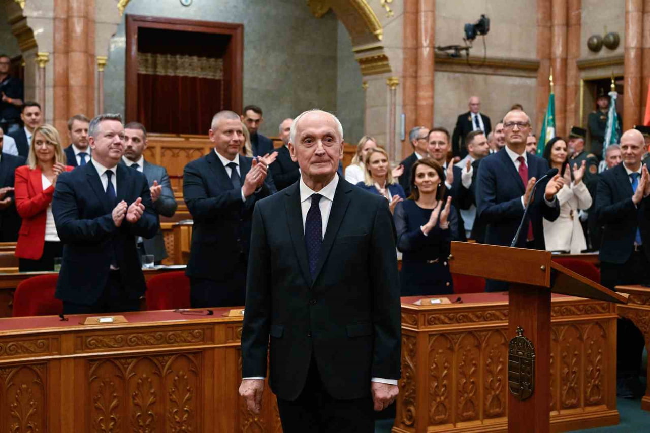 MACARİSTAN PARLAMENTOSU, ESKİ YÜKSEK MAHKEME BAŞKANI ANDRAS BAKA’YI ÜLKENİN YENİ CUMHURBAŞKANI...