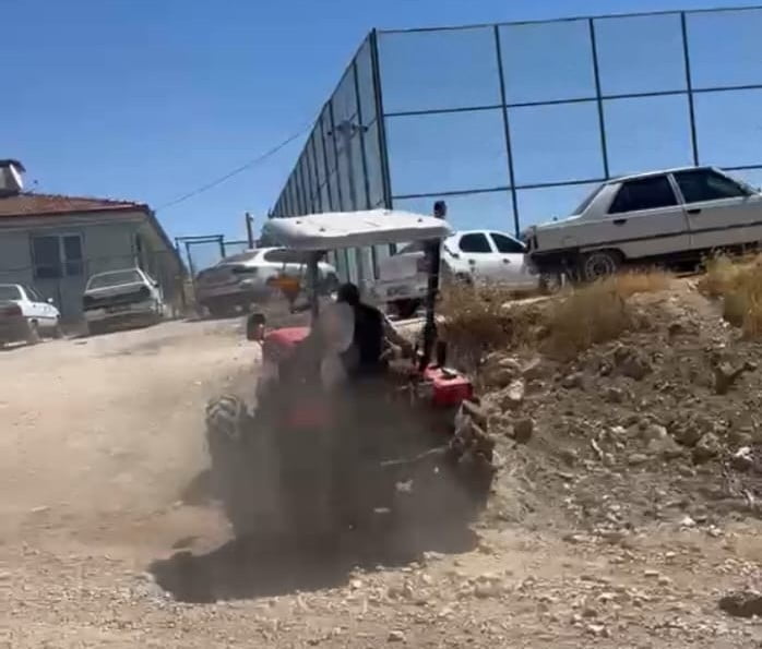 MALATYA'DA TARTIŞTIĞI KİŞİLERİN ÜZERİNE TRAKTÖR SÜRDÜ: HAYVAN OTLATMA KAVGASINDA CAN...