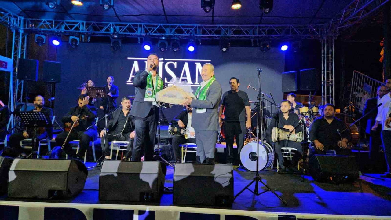 MALATYA'DA YAĞMURA RAĞMEN ALİŞAN COŞKUSU