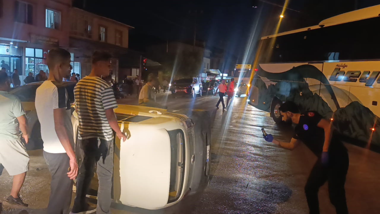 MALATYA’DA OTOMOBİLLER ÇARPIŞTI: 1 YARALI