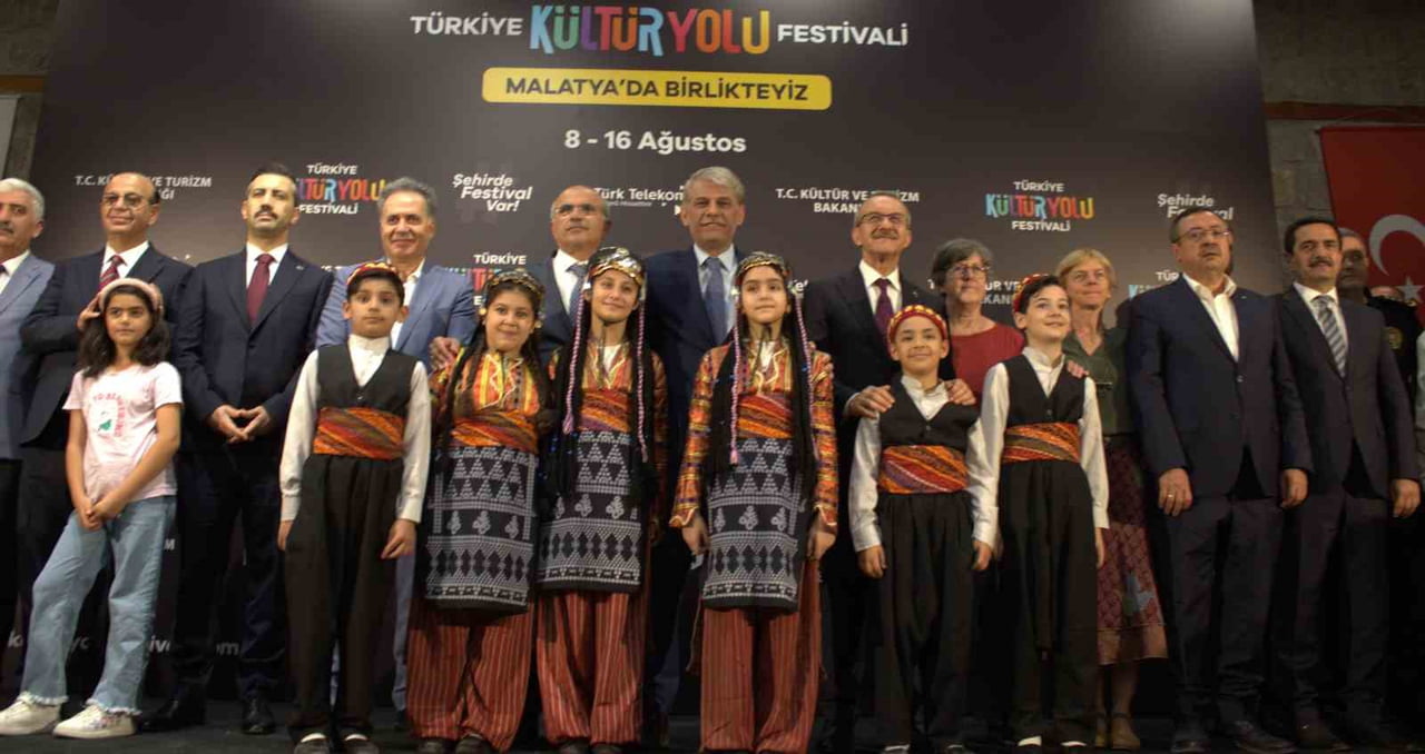 MALATYA KÜLTÜR YOLU FESTİVALİİ  ARSLANTEPE KARŞILAMA MERKEZİ'NDEKİ PROGRAMLA BAŞLADI.