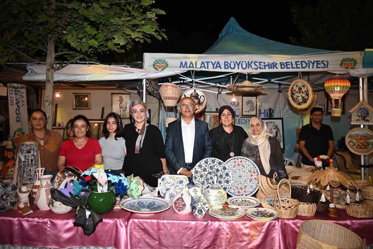 MALATYA’NIN YÖRESEL LEZZETLERİ GASTRONOMİ SOKAĞI’NDA ZİYARETÇİLER İLE BULUŞUYOR