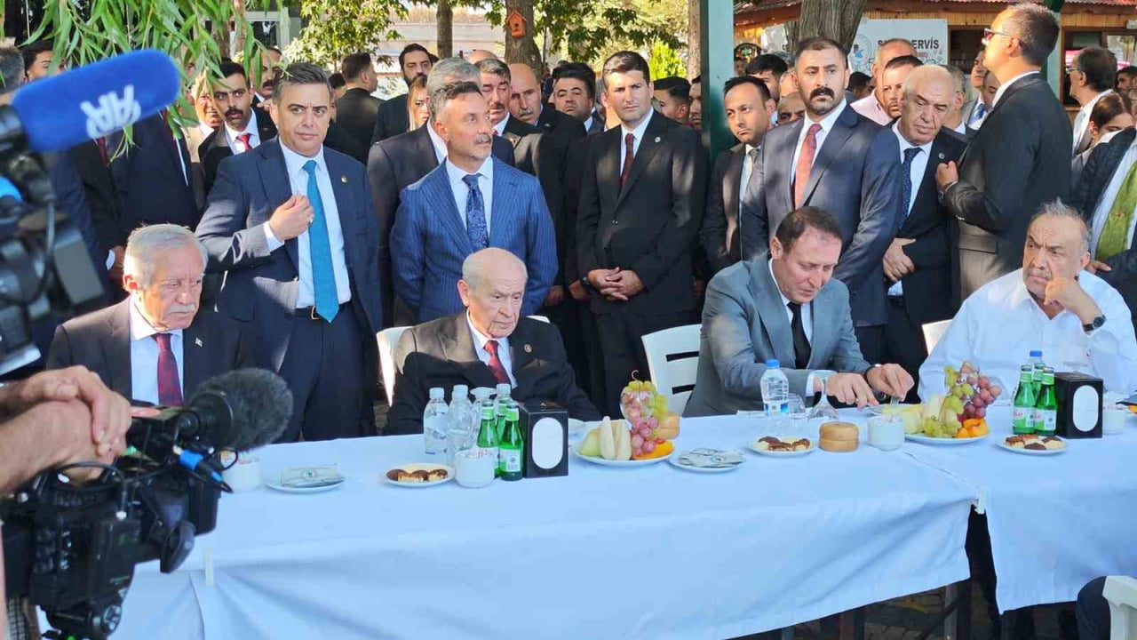 MALAZGİRT ZAFERİ’NİN 955’İNCİ YIL DÖNÜMÜ DOLAYISIYLA BİTLİS’İN AHLAT İLÇESİNDE BULUNAN MİLLİYETÇİ...