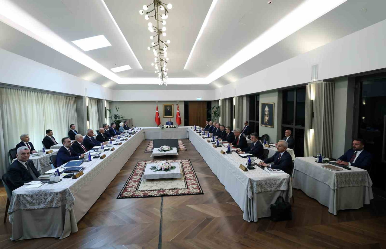 MALAZGİRT ZAFERİ’NİN 955’İNCİ YIL DÖNÜMÜ ETKİNLİKLERİ KAPSAMINDA ÖĞLE SAATLERİNDE BİTLİS’İN AHLAT...