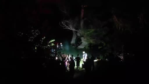 Manavgat Şelalesi'nde adacıkta mahsur kalan 6 kişi kurtarıldı