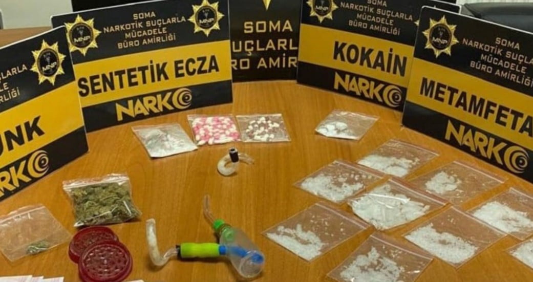MANİSA'DA SON BİR AYDA UYUŞTURUCU SATICILARI VE KULLANICILARINA YÖNELİK DÜZENLENEN OPERASYONLARDA...