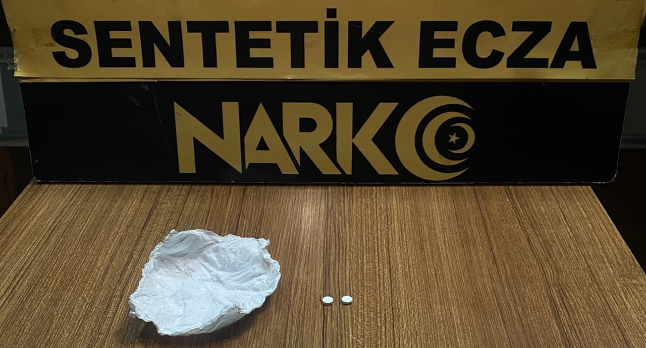 MANİSA'NIN KULA İLÇESİNDE POLİS EKİPLERİNCE UYUŞTURUCU MADDE KULLANIMI VE ARANAN ŞAHISLARA YÖNELİK...