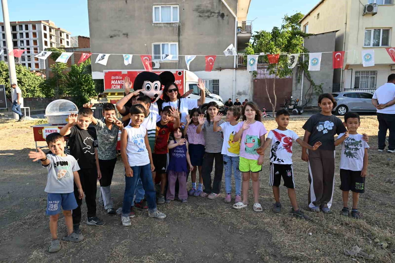 MANİSA BÜYÜKŞEHİR BELEDİYESİ'NİN BAŞLATTIĞI "MAHALLEMDE ŞENLİK VAR" ETKİNLİKLERİ, ÇOCUKLARI...
