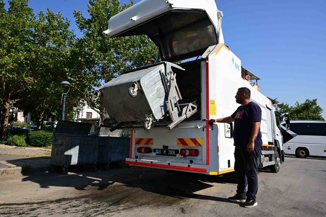 MANİSA BÜYÜKŞEHİR BELEDİYESİ, HALK SAĞLIĞINI KORUMAK VE DAHA TEMİZ BİR KENT OLUŞTURMAK AMACIYLA İL...