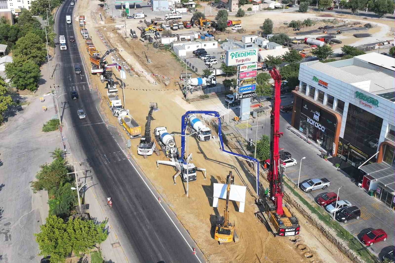 MANİSA BÜYÜKŞEHİR BELEDİYESİ, KENTİN ULAŞIM ALTYAPISINI GÜÇLENDİRECEK YATIRIMLARINA BİR YENİSİNİ...