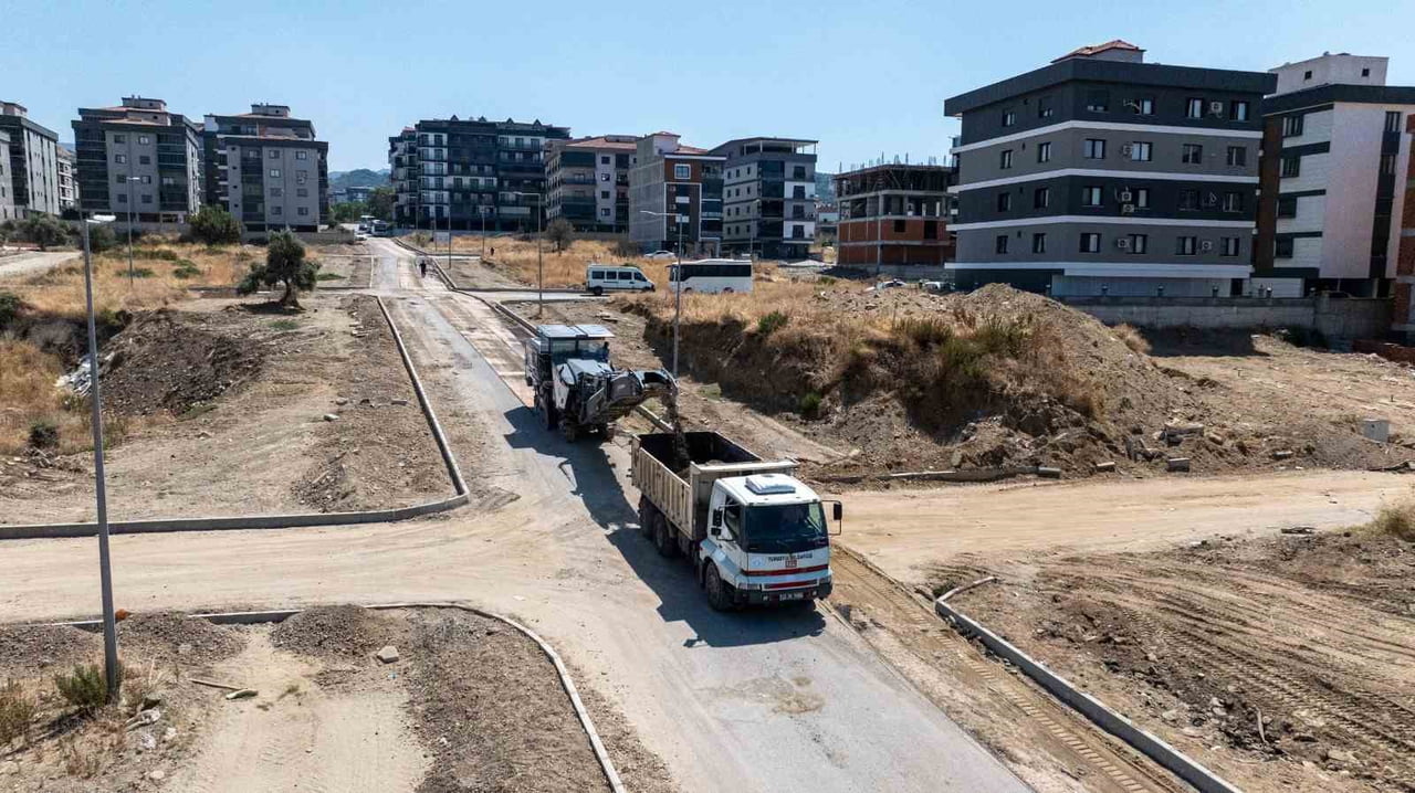 MANİSA BÜYÜKŞEHİR BELEDİYESİ, TURGUTLU İLÇESİ ERGENEKON MAHALLESİ’NDE ÖMRÜNÜ TAMAMLAYAN YOLLARI...