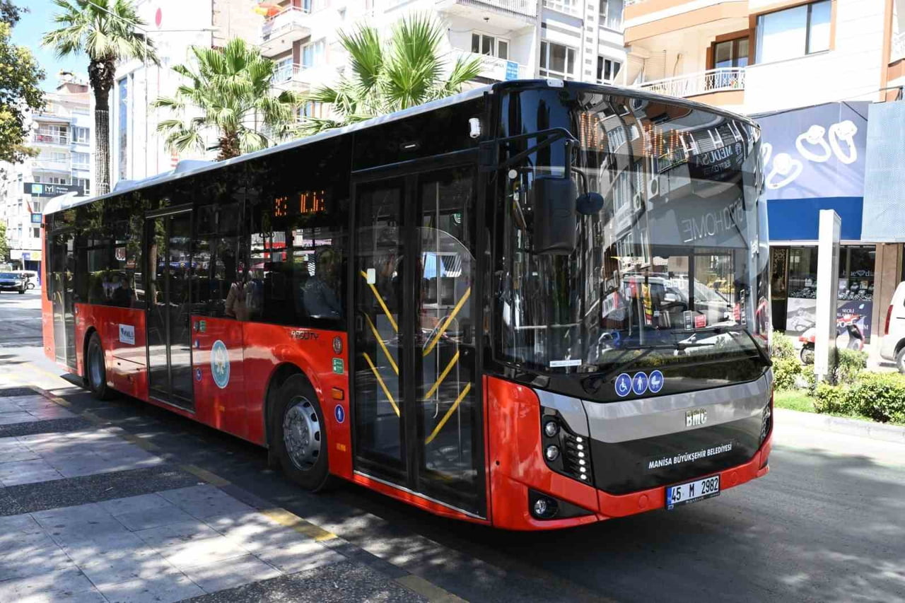 MANİSA’DA 30 AĞUSTOS ZAFER BAYRAMI’NIN 104’ÜNCÜ YIL DÖNÜMÜ DOLAYISIYLA TOPLU ULAŞIM VATANDAŞLARA...