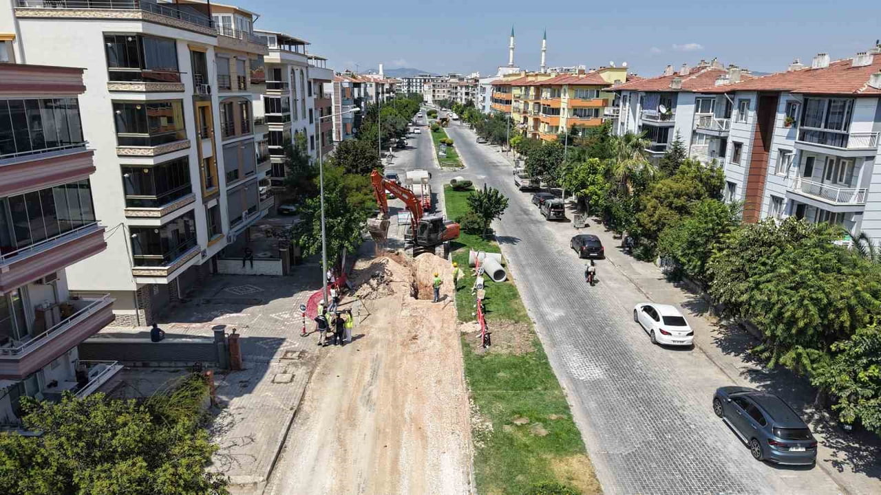 MANİSA’NIN AKHİSAR İLÇESİNDE YAĞIŞLARIN ARDINDAN TAŞKINLARIN YAŞANDIĞI HÜRRİYET MAHALLESİ’NDE...