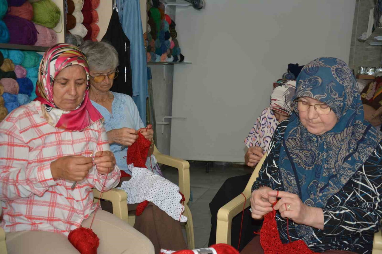 MANİSA’NIN DEMİRCİ İLÇESİNDE BİR ARAYA GELEN KADINLAR, 30 AĞUSTOS ZAFER BAYRAMI VE İLÇENİN...