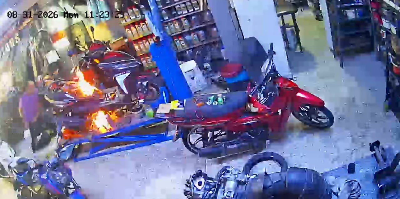 MANİSA’NIN KULA İLÇESİNDE BİR MOTOSİKLET TAMİRHANESİNDE YAŞANAN İLGİNÇ OLAY, İŞ YERİNİN GÜVENLİK...