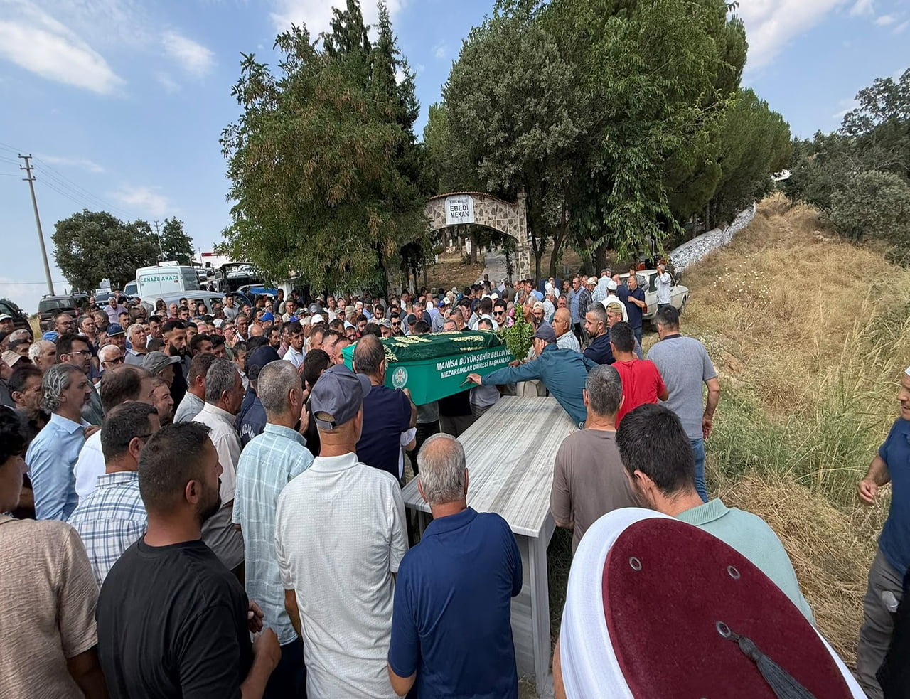 MANİSA’NIN KULA İLÇESİNE BAĞLI BEBEKLİ MAHALLESİ’NDE, EVDE BULUNAN BABASINA AİT AV TÜFEĞİNİN ATEŞ...