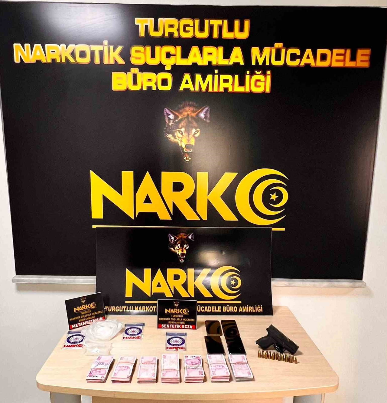 MANİSA’NIN TURGUTLU İLÇESİNDE UYUŞTURUCU MADDE TİCARETİNE YÖNELİK DÜZENLENEN OPERASYONDA 80,83...