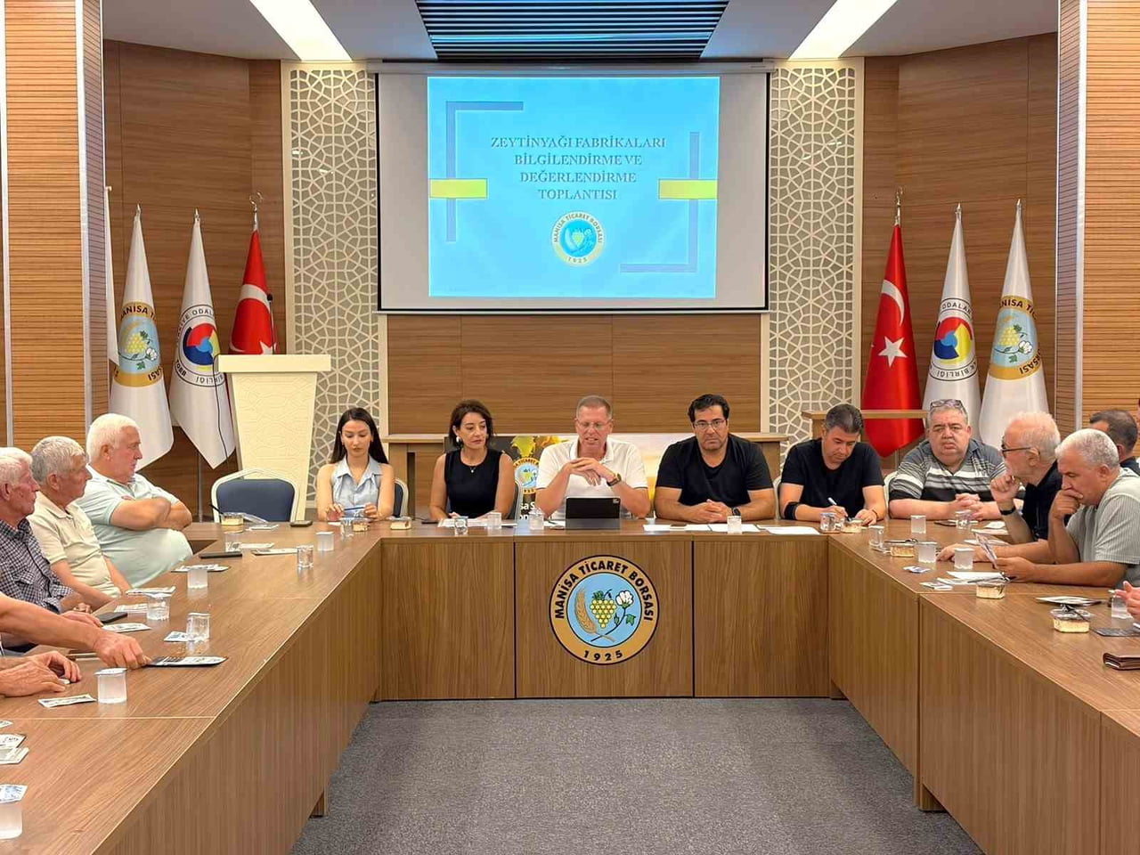MANİSA TİCARET BORSASI’NDA ZEYTİNYAĞI SEZONU ÖNCESİ SEKTÖR TEMSİLCİLERİ BİR ARAYA GELDİ....