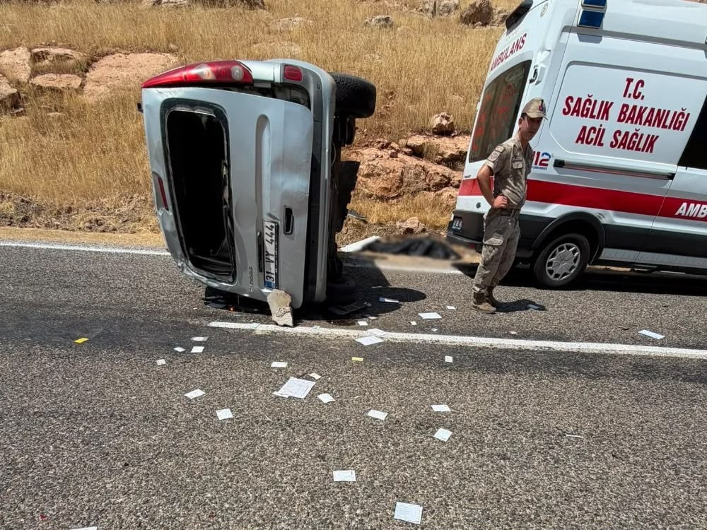 MARDİN'İN NUSAYBİN İLÇESİNDE HAFİF TİCARİ ARACIN TAKLA ATMASI SONUCU 1 KİŞİ HAYATINI KAYBETTİ, 1...