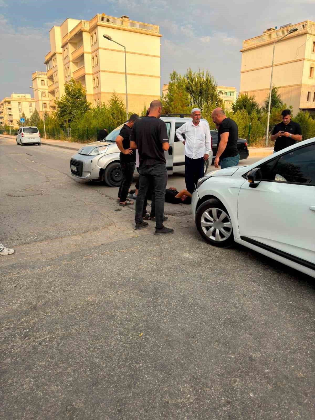 MARDİN'İN NUSAYBİN İLÇESİNDE OTOMOBİL İLE MOTOSİKLETİN ÇARPIŞMASI SONUCU 1 KİŞİ...
