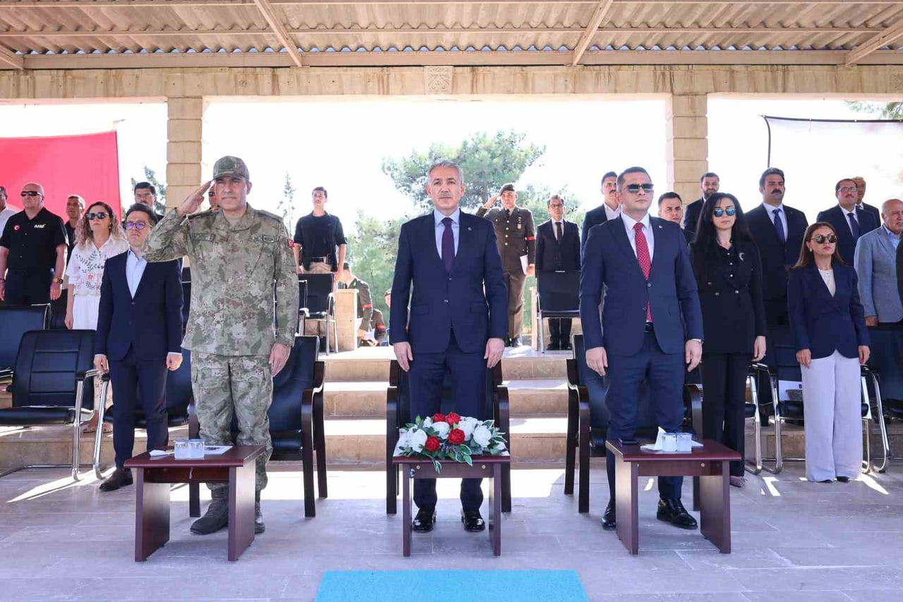 MARDİN 70’İNCİ MEKANİZE PİYADE TUGAY KOMUTANLIĞINDA, KOMUTA VE SANCAK DEVİR TESLİM TÖRENİ...