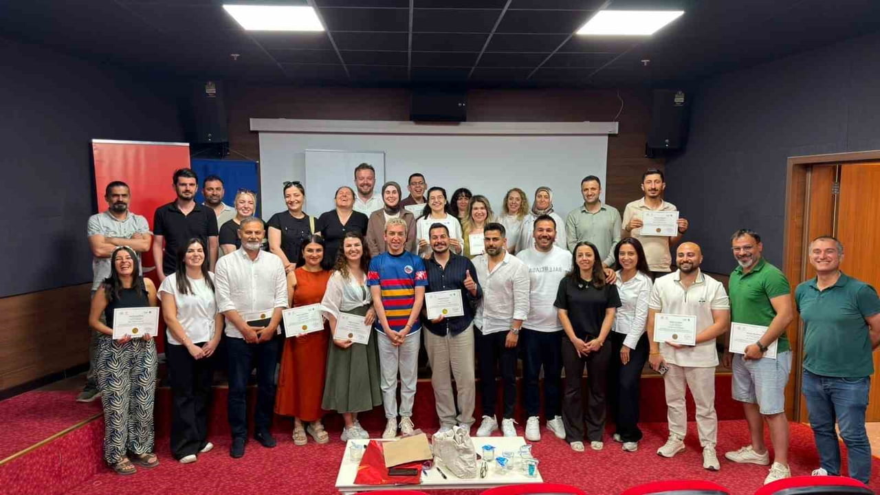 MARDİN VALİLİĞİ PROJE EKİBİ TARAFINDAN HAZIRLANAN “ERASMUS+ VE ESC PROGRAMLARINA YÖNELİK PROJE...