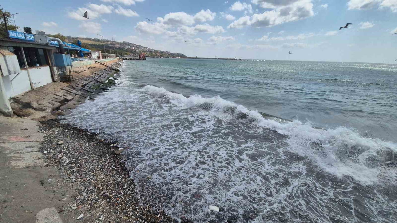 MARMARA DENİZİ’NDE POYRAZ ETKİLİ OLUYOR