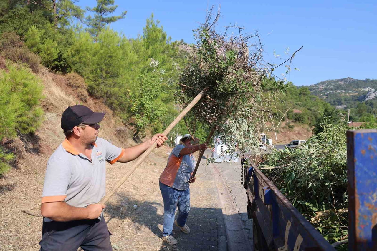 MARMARİS BELEDİYESİ, BELDİBİ’NDE GERÇEKLEŞTİRDİĞİ TEMİZLİK VE BAKIM ÇALIŞMASIYLA HEM ÇEVRE...