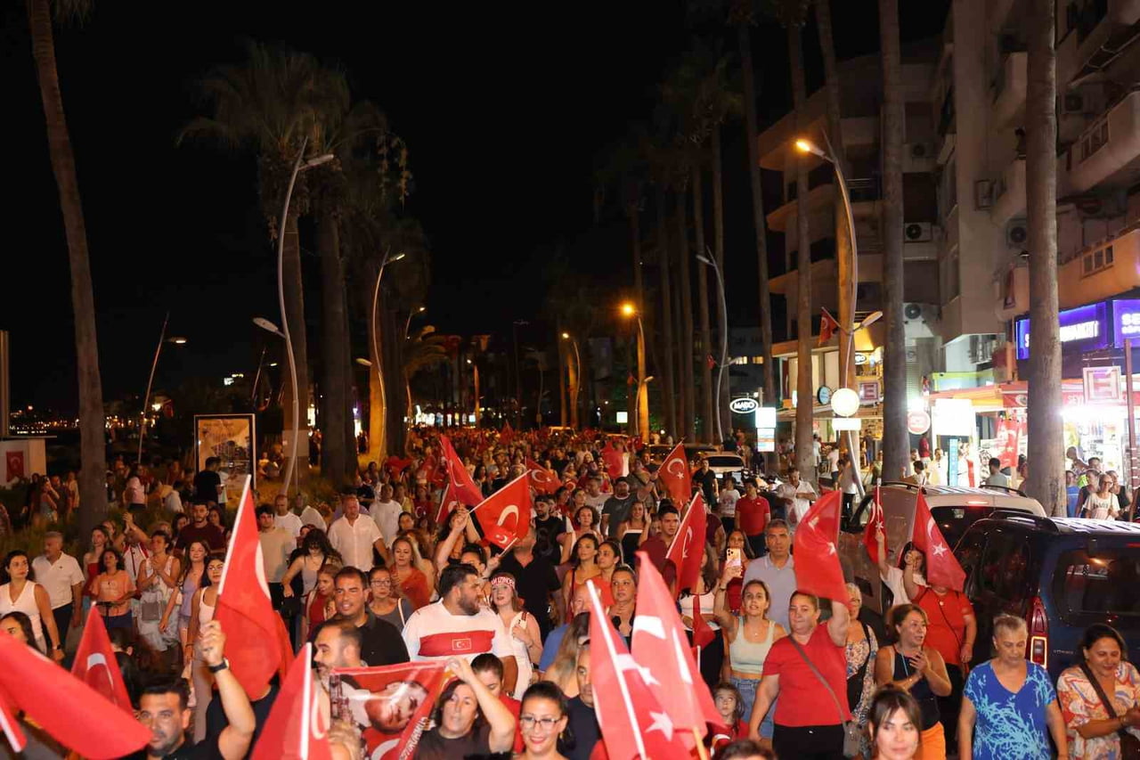 MARMARİS’TE SESSİZ FENER ALAYI