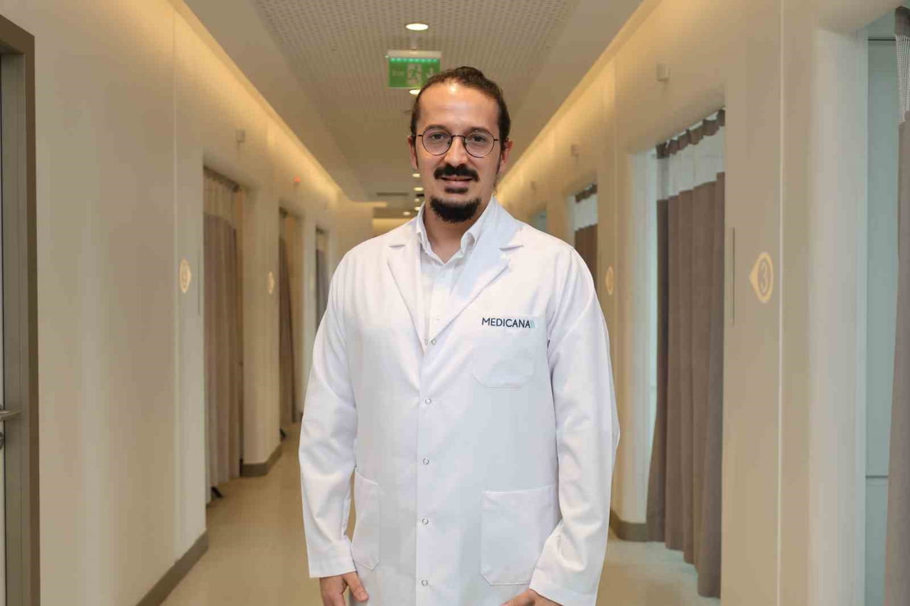 MEDİCANA SAĞLIK GRUBU ORTOPEDİ VE TRAVMATOLOJİ BÖLÜMÜ'NDEN DOÇ. DR. ERALP KAÇMAZ