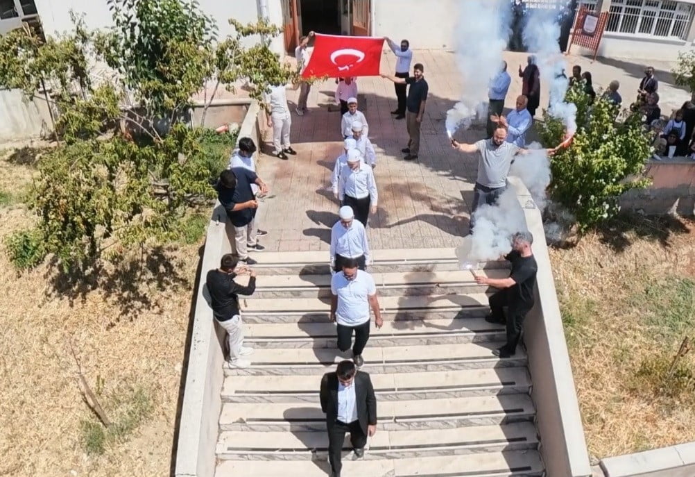 MEHMET ALBAYRAK HAFIZ İMAM HATİP ORTAOKULU'NDA HAFIZLIK EĞİTİMLERİNİ TAMAMLAYAN ÖĞRENCİLER İÇİN...