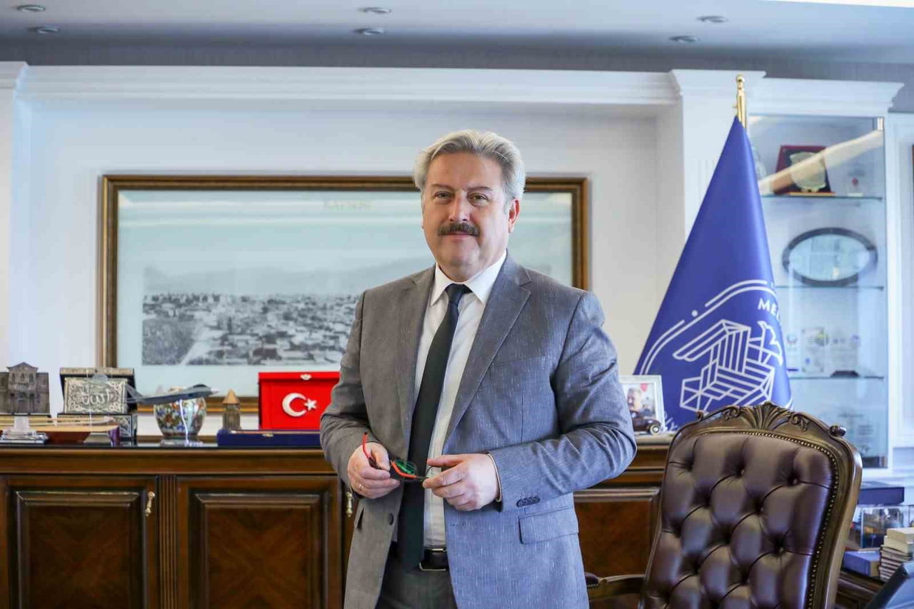 MELİKGAZİ BELEDİYE BAŞKANI DOÇ. DR. MUSTAFA PALANCIOĞLU MEVLİD KANDİLİ DOLAYISI İLE KUTLAMA MESAJI...
