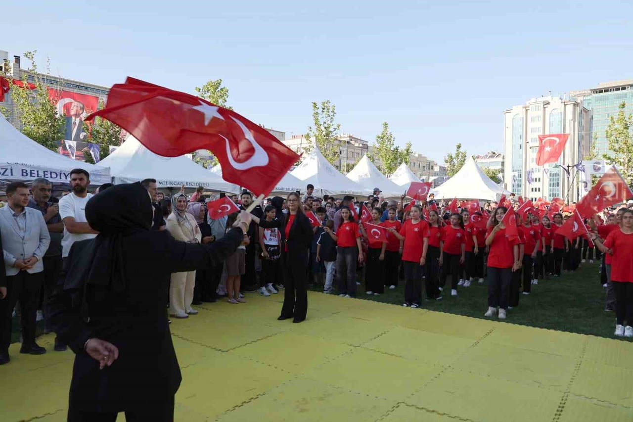 MELİKGAZİ BELEDİYESİ TARAFINDAN DEDEMAN PARKI’NDA ÇOCUKLARA YÖNELİK DÜZENLENEN ÇOCUK ŞENLİĞİ...