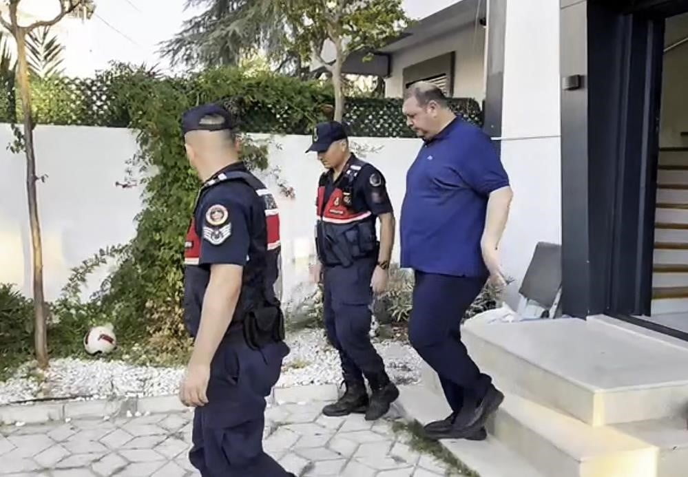 MENDERES BELEDİYESİNE YÖNELİK YÜRÜTÜLEN ‘RÜŞVET’ VE ‘İRTİKAP’ SORUŞTURMASINDA TUTUKLANAN VE...