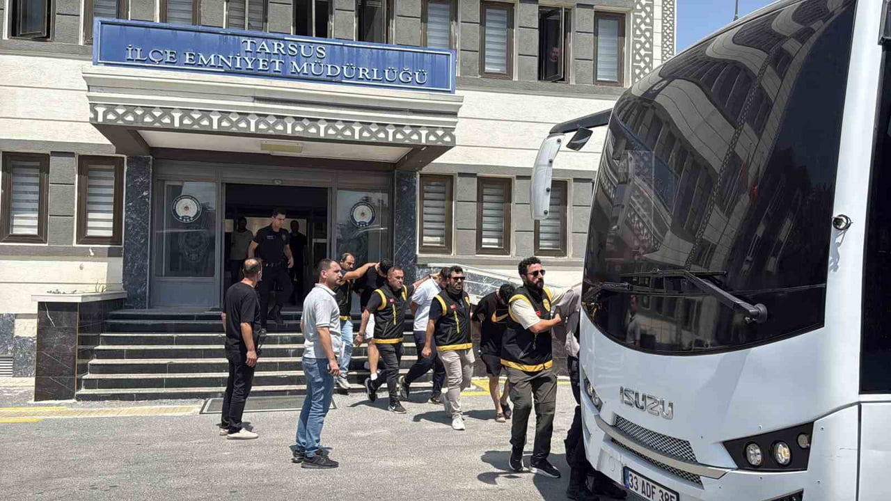 MERSİN'İN TARSUS İLÇESİNDE ALACAK VERECEK MESELESİ NEDENİYLE ÇIKAN KAVGADA 2 KUZEN ÖLDÜRÜLDÜ....