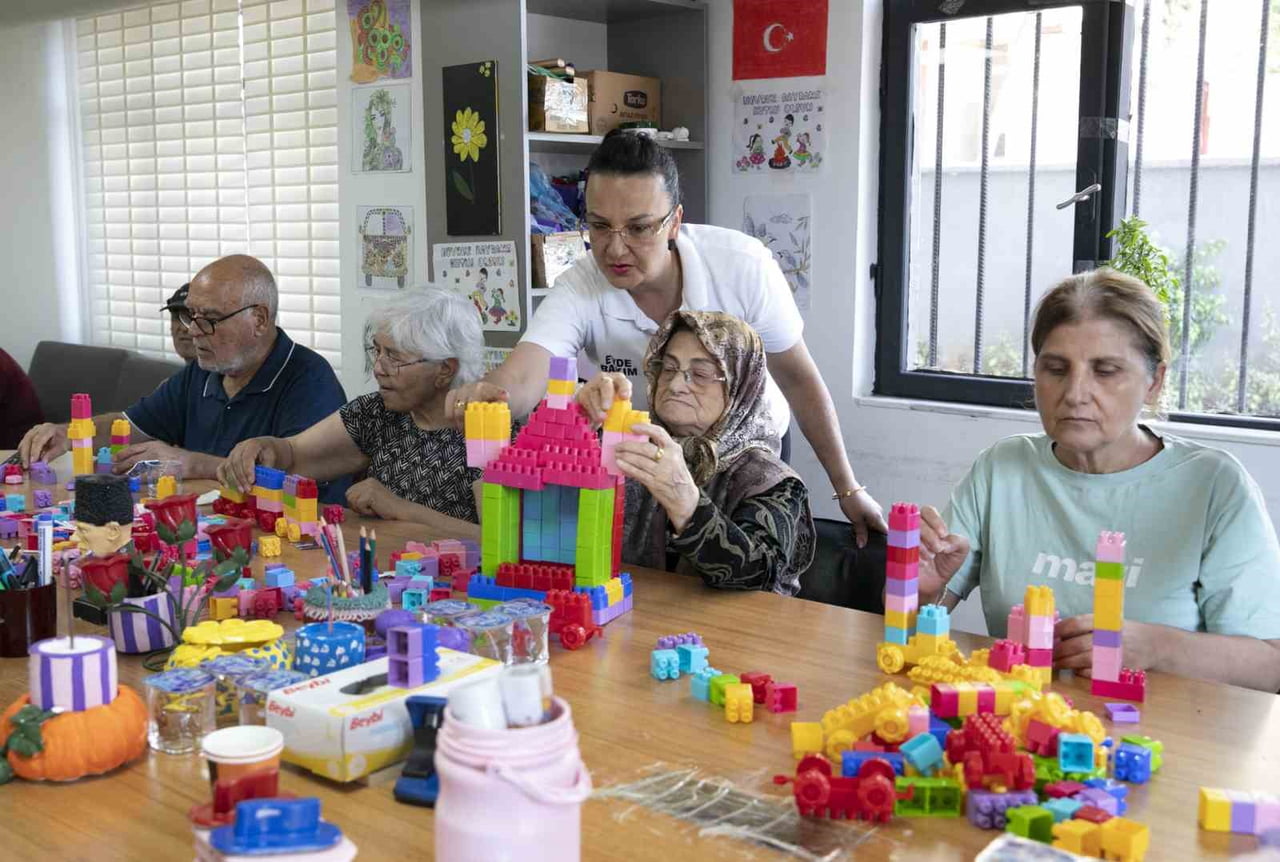 MERSİN BÜYÜKŞEHİR BELEDİYESİ BÜNYESİNDE HİZMET VEREN GÜLÜMSE ALZHEİMER YAŞAM MERKEZİ, ALZHEİMER...