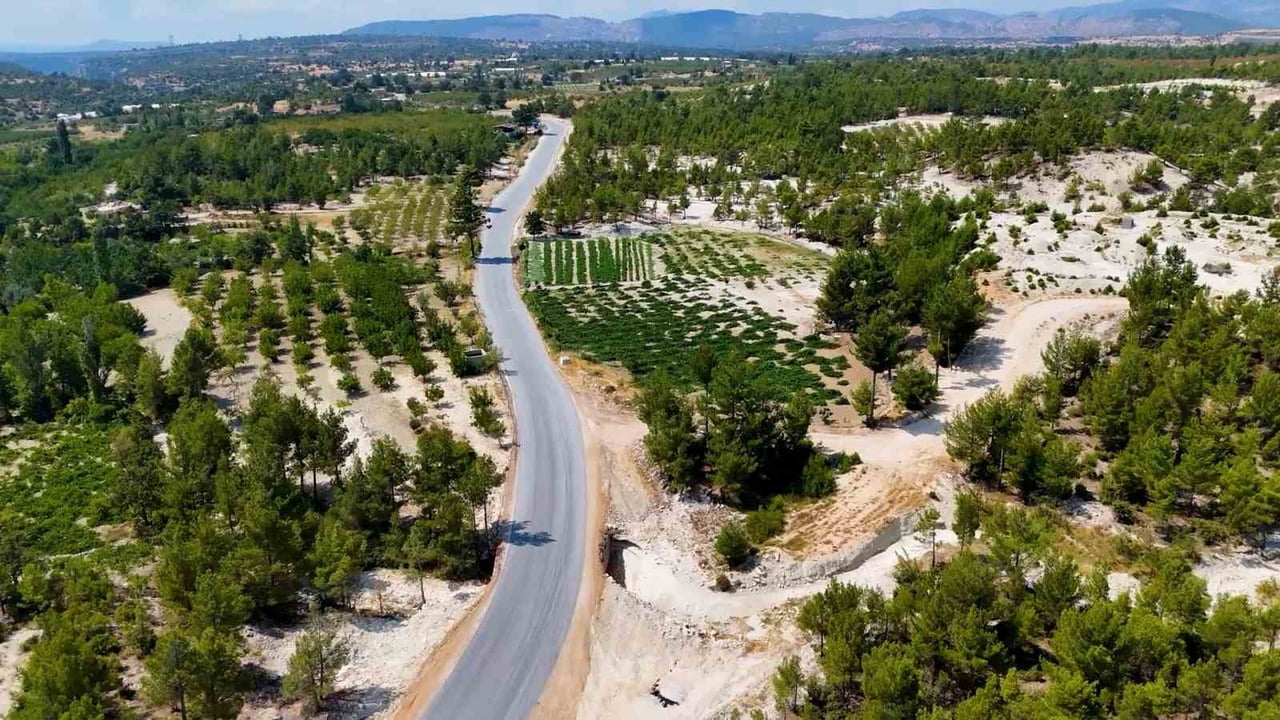 MERSİN’DE 4 MAHALLENİN ORTAK KULLANDIĞI, TARIM ALANLARI İLE GÖLET VE MESİRE ALANINA ULAŞIM...