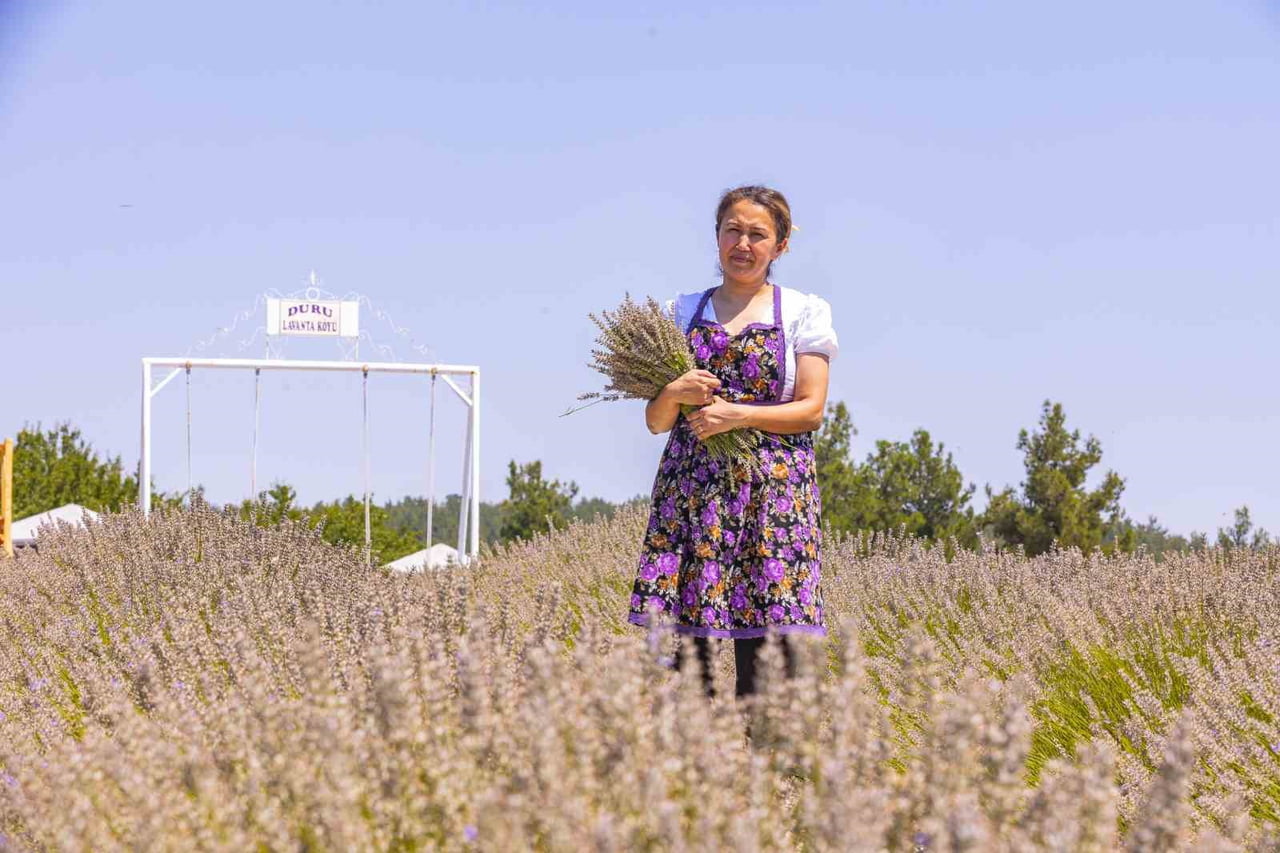 MERSİN’DE KADIN GİRİŞİMCİ FATMA CAN’IN LAVANTA BAHÇESİNDE BAŞLAYAN ÜRETİM SERÜVENİ, FARKLI...