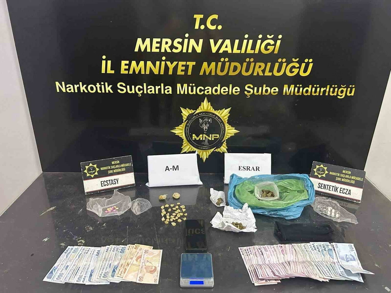 MERSİN’DE UYUŞTURUCU MADDE TİCARETİ YAPAN VE SOKAK SATICISI OLARAK TABİR EDİLEN TORBACILARA...