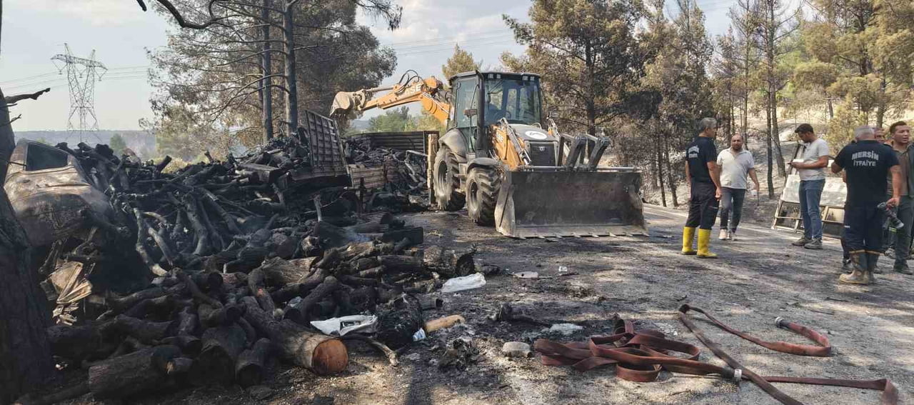 MERSİN’İN SİLİFKE İLÇESİNDE 2 TIR VE BİR KAMYONETİN KARIŞTIĞI TRAFİK KAZASINDA 1 KİŞİ HAYATINI...