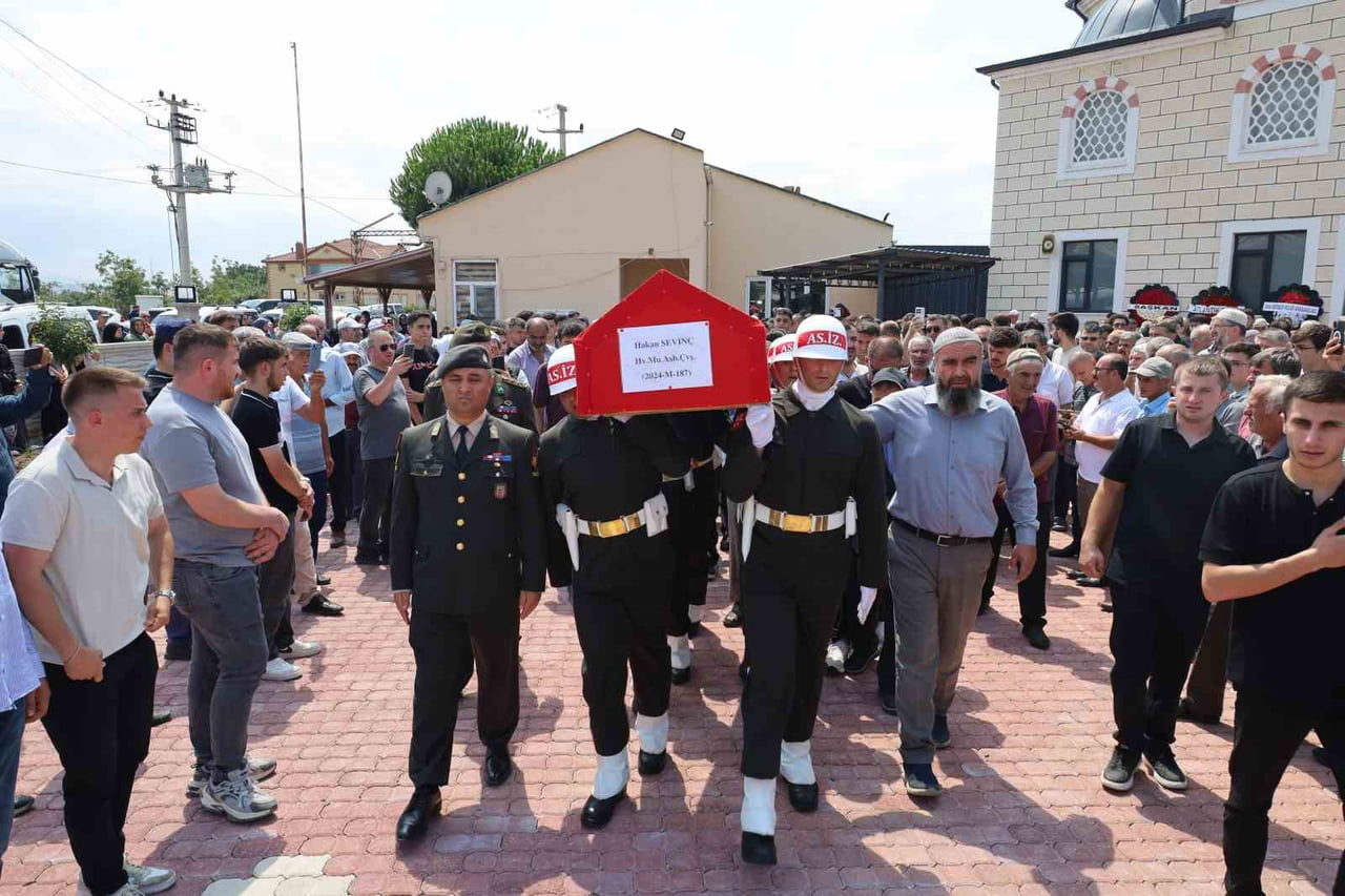 MERSİN’İN TARSUS İLÇESİNDE GEÇİRDİĞİ MOTOSİKLET KAZASINDA HAYATINI KAYBEDEN HAVA ASTSUBAY HAKAN...