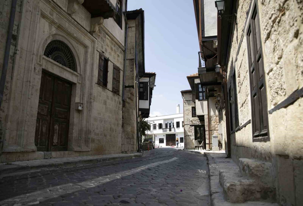 MERSİN SİNEMA OFİSİ'NİN GİRİŞİMİYLE TARİHİ TARSUS EVLERİ, AVRUPA FİLM KOMİSYONLARI AĞI'NIN (EUFCN)...