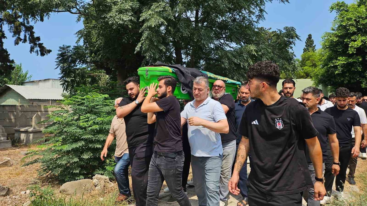 MERT AYSÜT İÇİN KARAAĞAÇ KONARLI MAHALLE MEZARLIĞI'NDA CENAZE TÖRENİ DÜZENLENDİ.