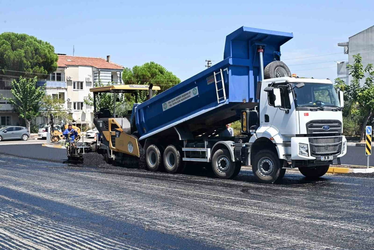 MESİR MAHALLESİ’NDE ULAŞIMDA SORUN YAŞANAN 5103 SOKAK’TA SICAK ASFALT ÇALIŞMASI YAPILDI