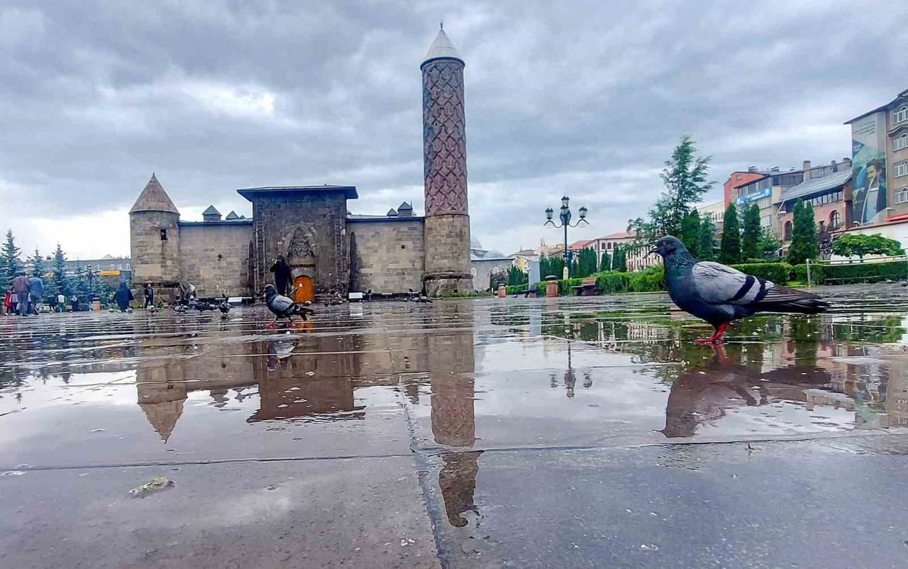 METEOROLOJİ 12. BÖLGE MÜDÜRLÜĞÜ, ERZURUM VE ARDAHAN ÇEVRELERİ İÇİN YEREL KUVVETLİ SAĞANAK VE GÖK...