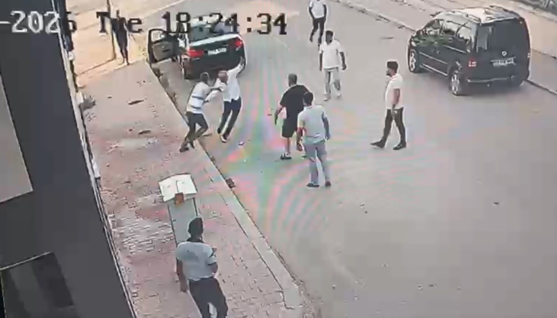 MİLLETVEKİLİ MELİH MERİÇ’İN BIÇAKLANMA ANI KAMERADA