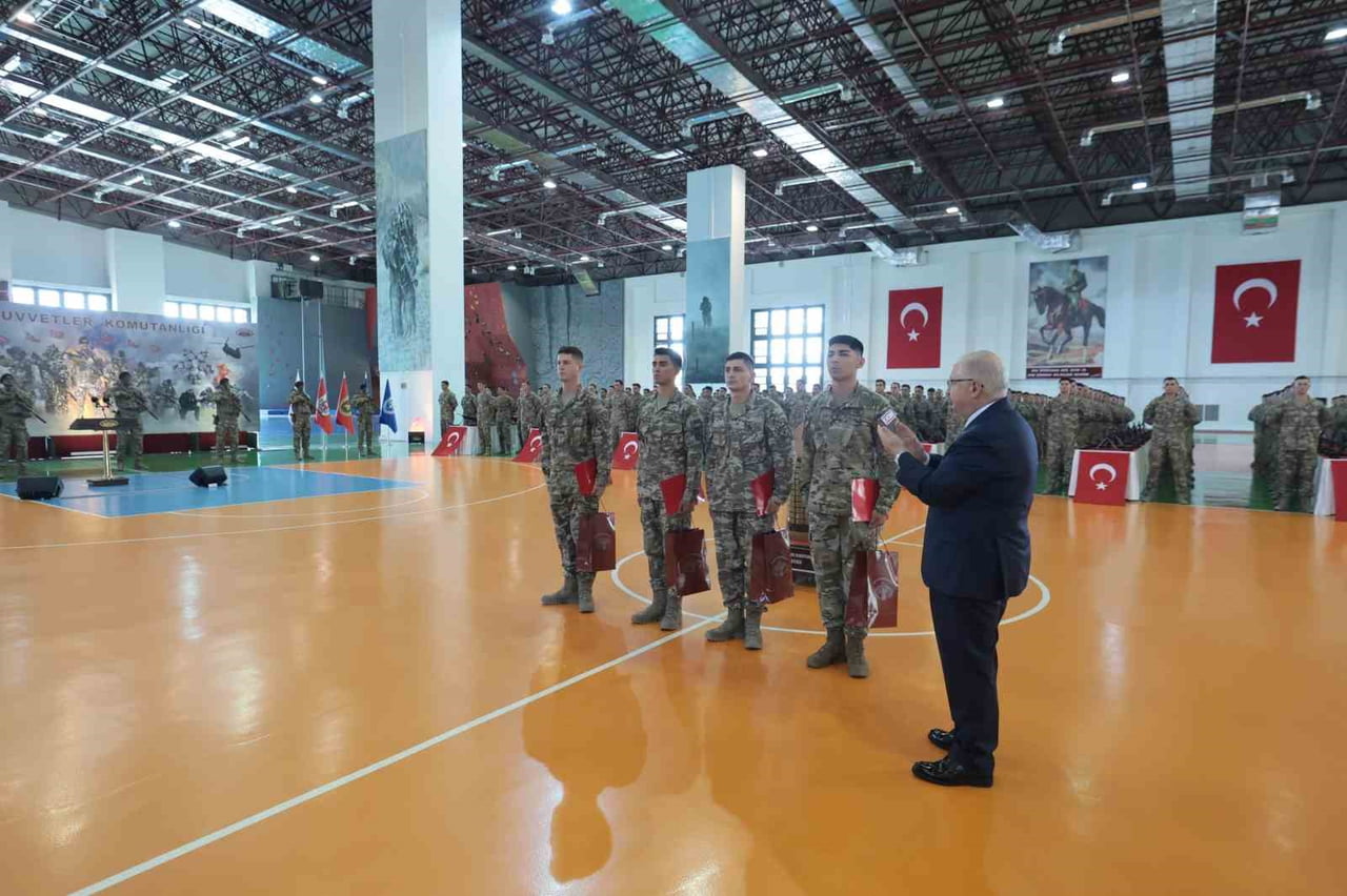 MİLLİ SAVUNMA BAKANI YAŞAR GÜLER, “ÖZEL KUVVETLER MENSUBU SADECE İYİ OLMAKLA DEĞİL, HER ZAMAN EN...